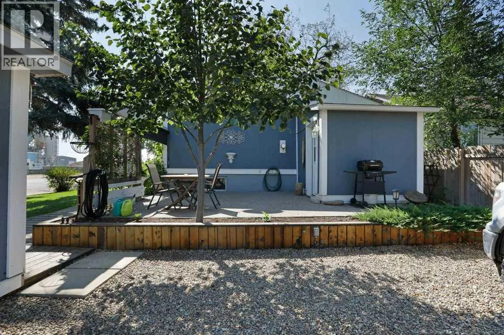 4 spruce Avenue W