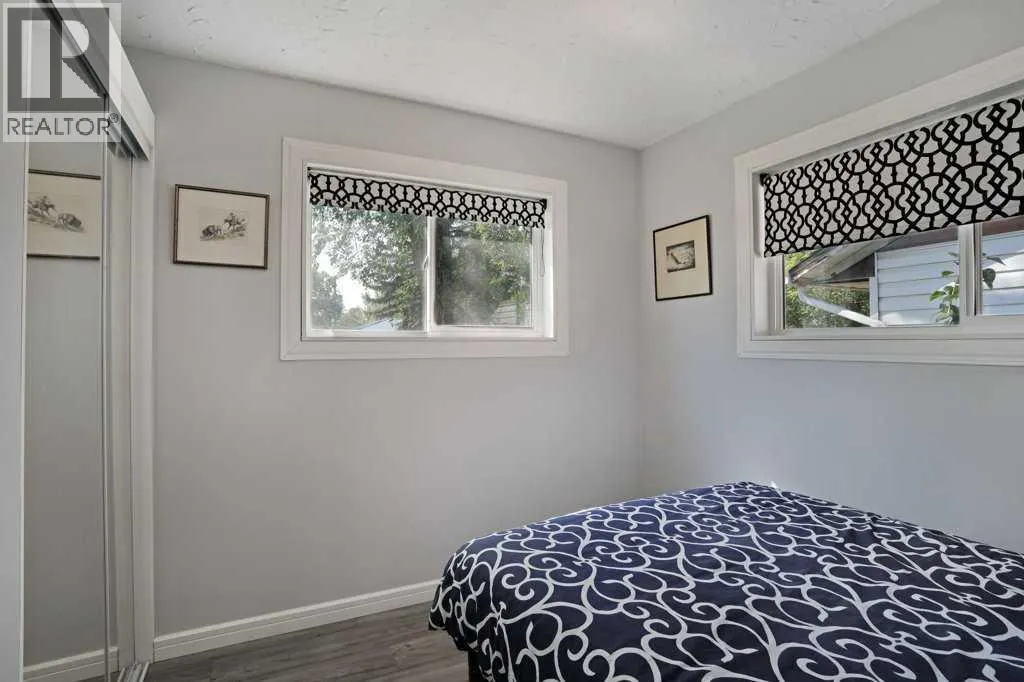 4 spruce Avenue W