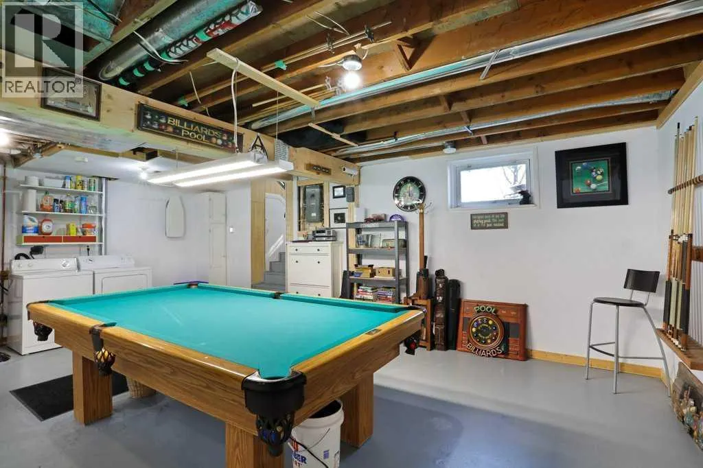 4 spruce Avenue W