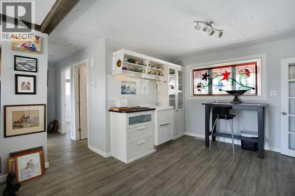 4 spruce Avenue W