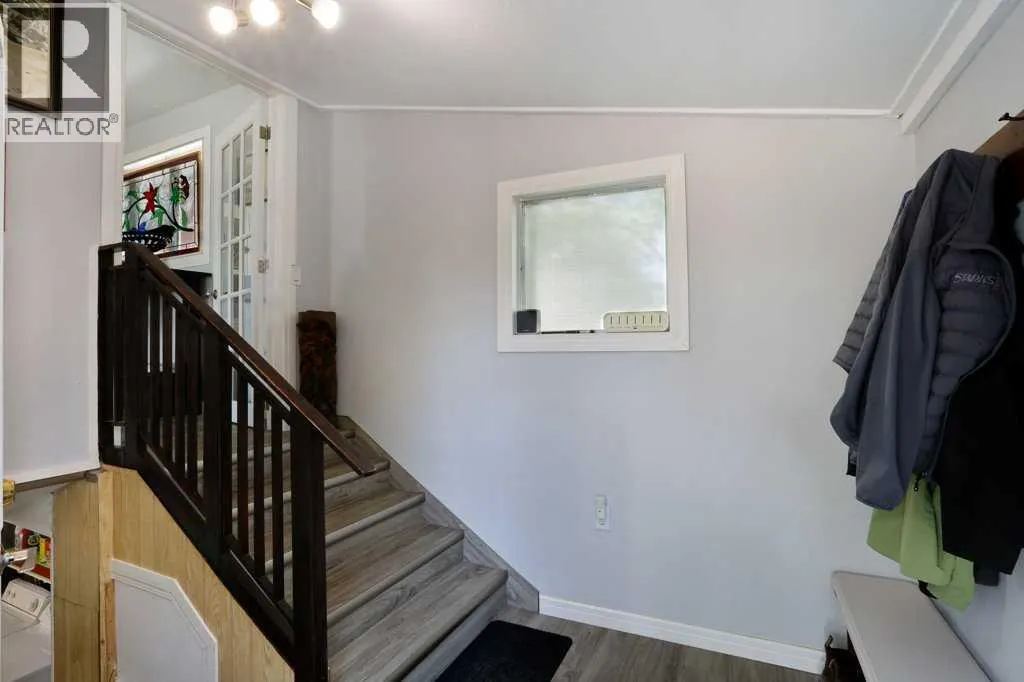 4 spruce Avenue W
