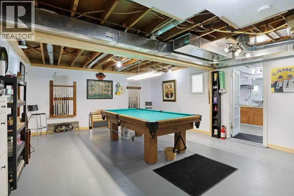 4 spruce Avenue W