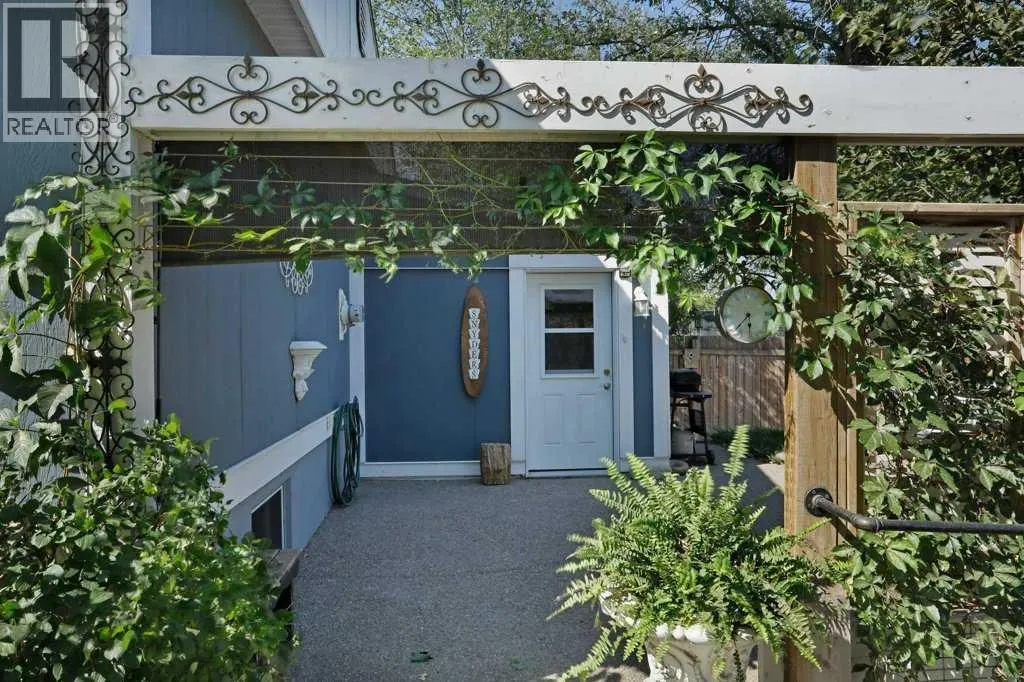 4 spruce Avenue W