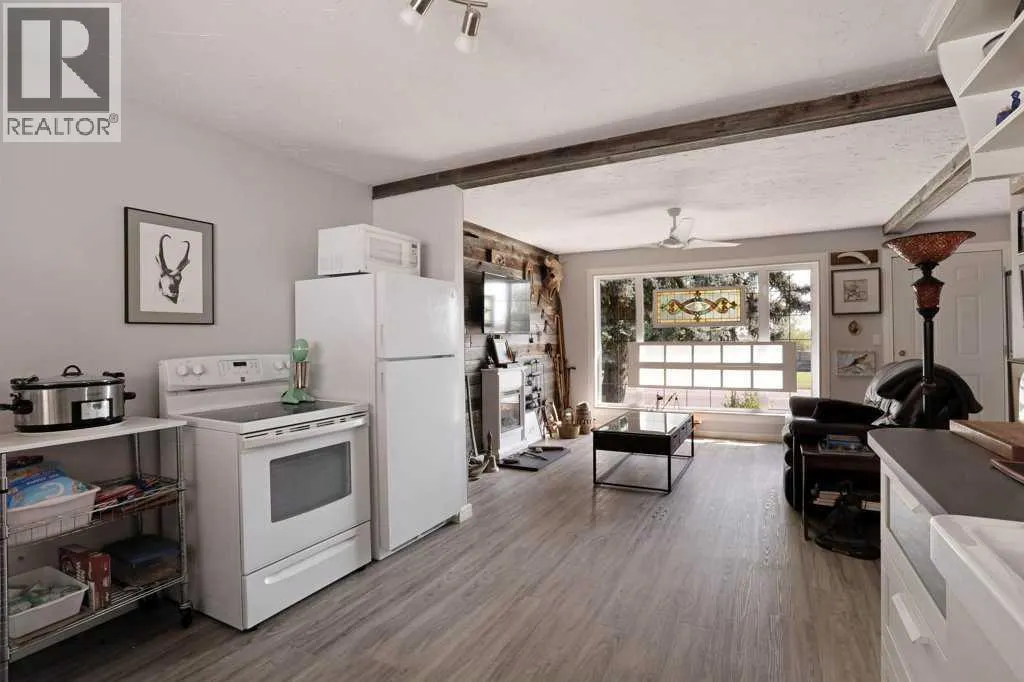 4 spruce Avenue W