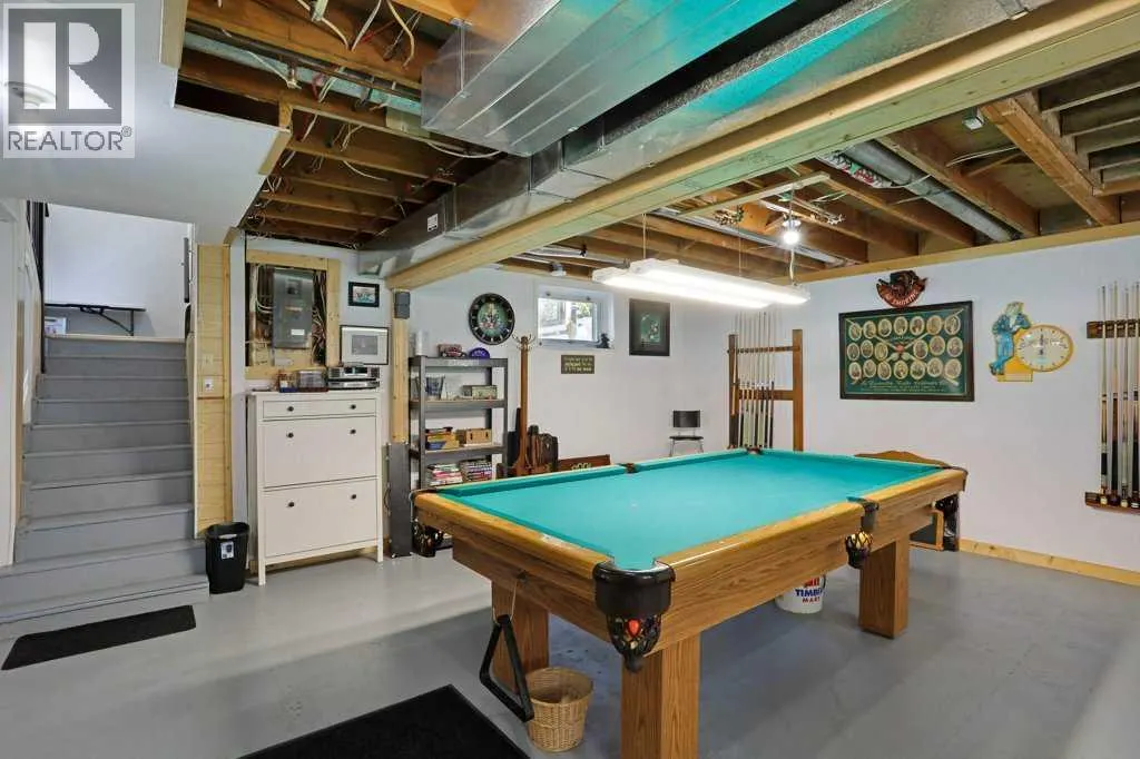 4 spruce Avenue W