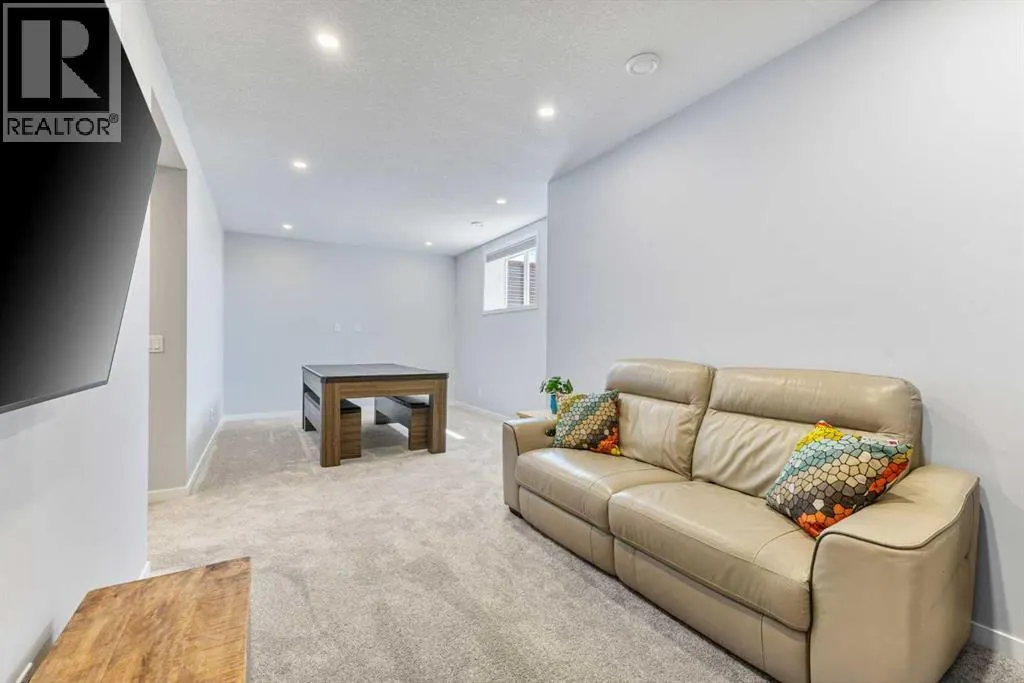 307 Monterey Place SE