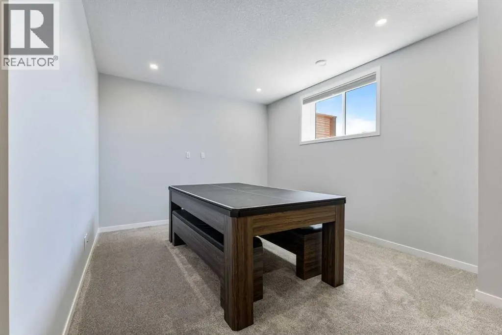 307 Monterey Place SE