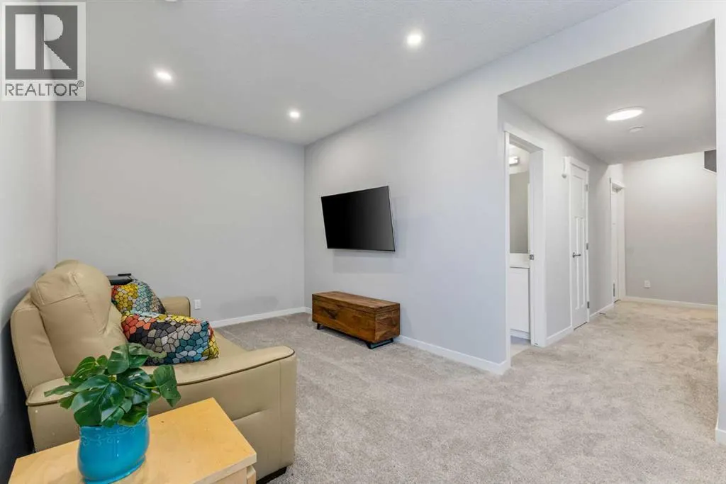 307 Monterey Place SE