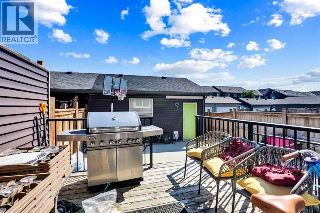 215 Savanna Parade NE