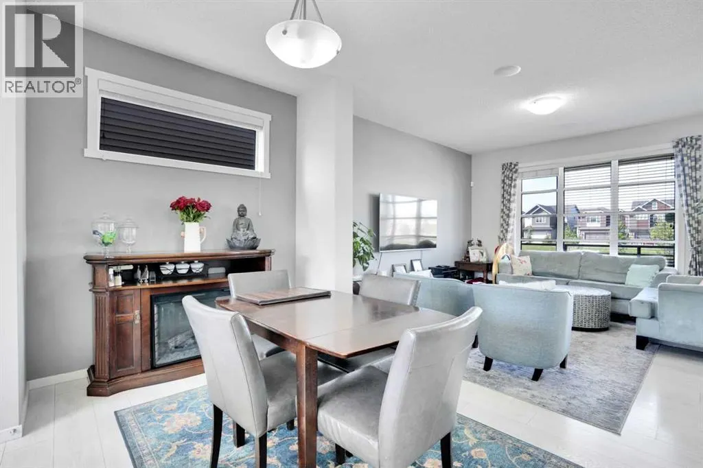 215 Savanna Parade NE