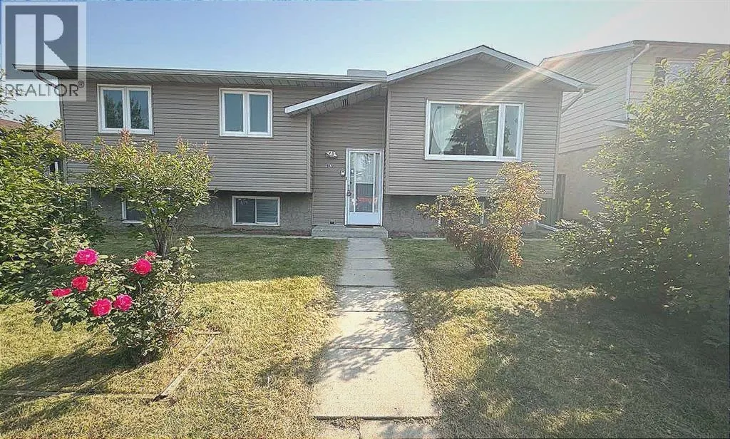 932 Rundlecairn Way NE