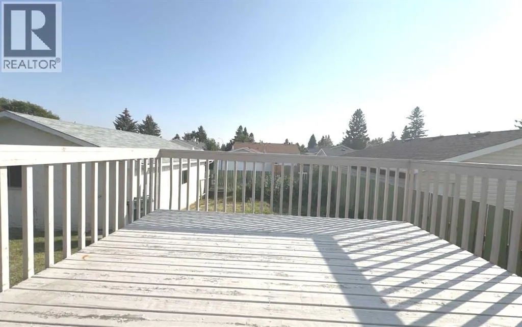 932 Rundlecairn Way NE