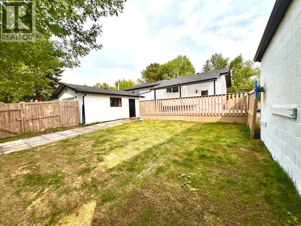 131 Whiteview Close NE