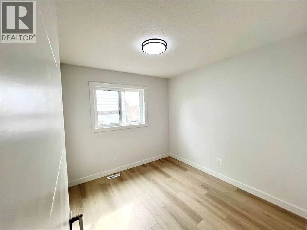 131 Whiteview Close NE