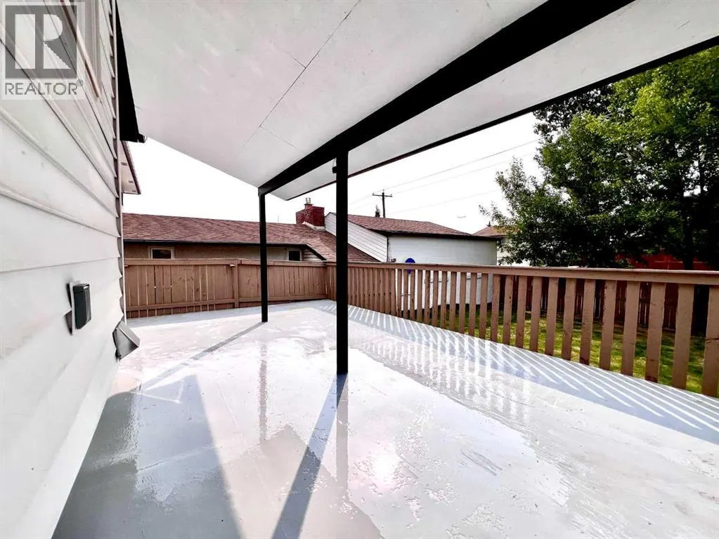 131 Whiteview Close NE