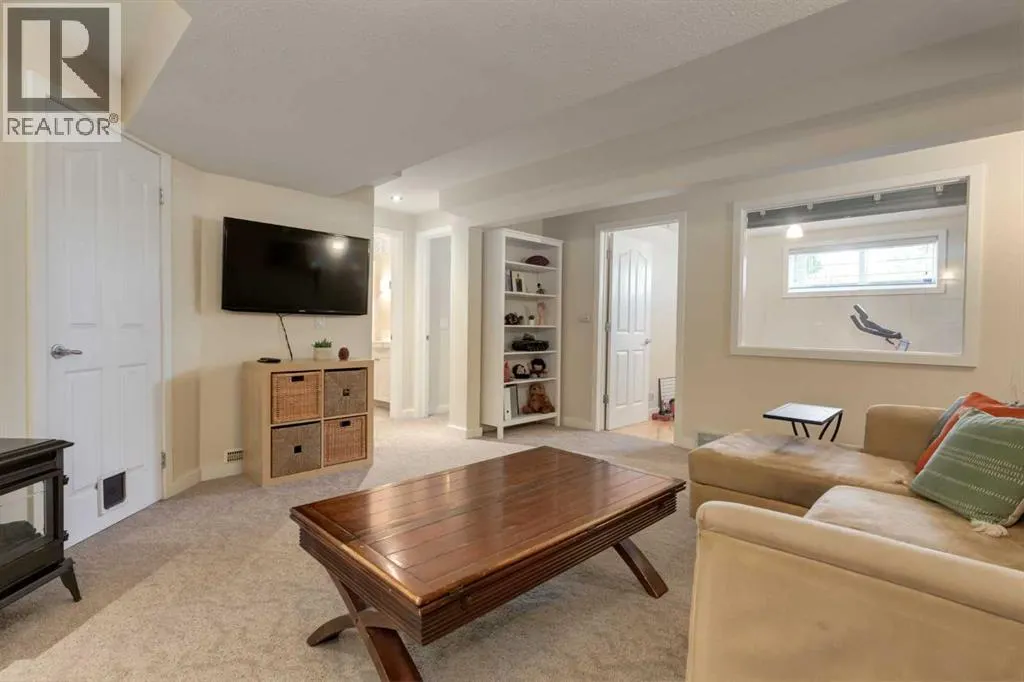 21 Springbank Rise SW