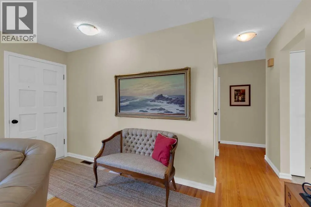 64 Lake Emerald Road SE