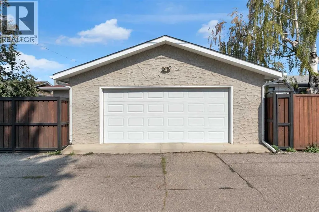 64 Lake Emerald Road SE