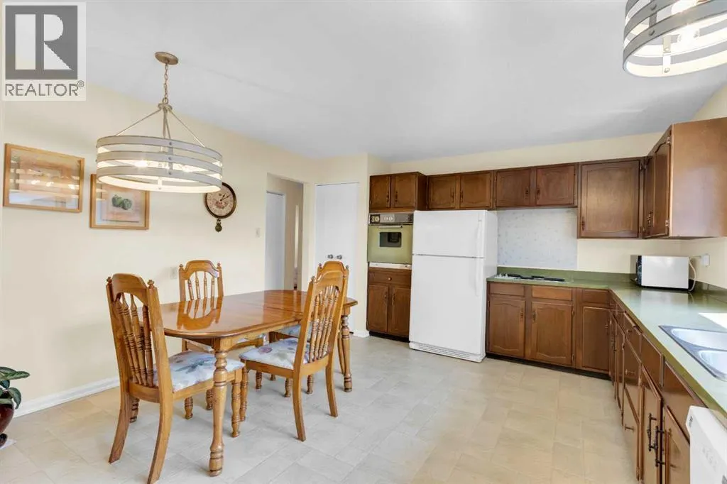 64 Lake Emerald Road SE
