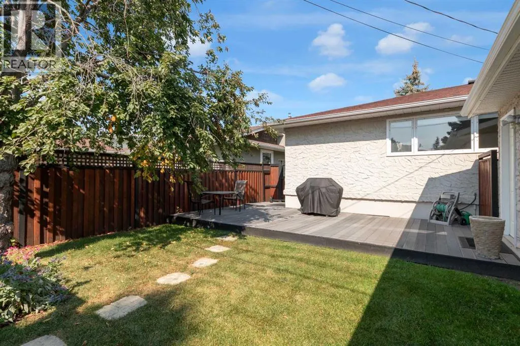64 Lake Emerald Road SE