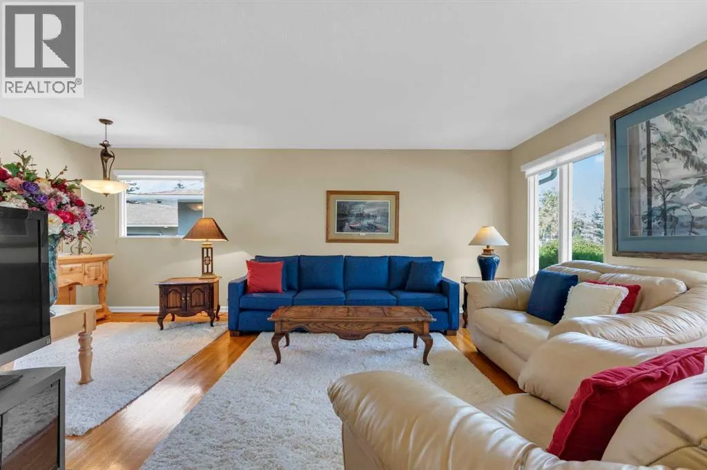 64 Lake Emerald Road SE