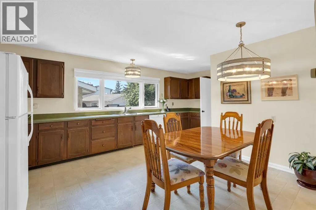 64 Lake Emerald Road SE