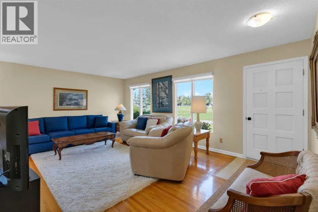 64 Lake Emerald Road SE