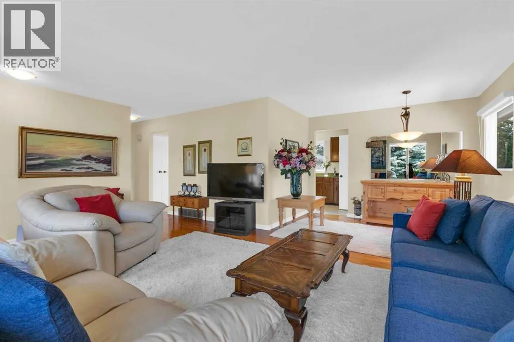 64 Lake Emerald Road SE