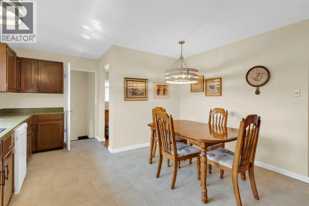64 Lake Emerald Road SE
