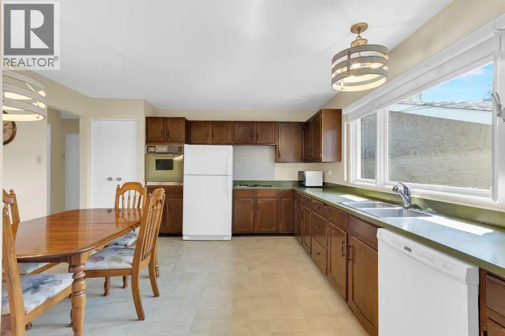 64 Lake Emerald Road SE