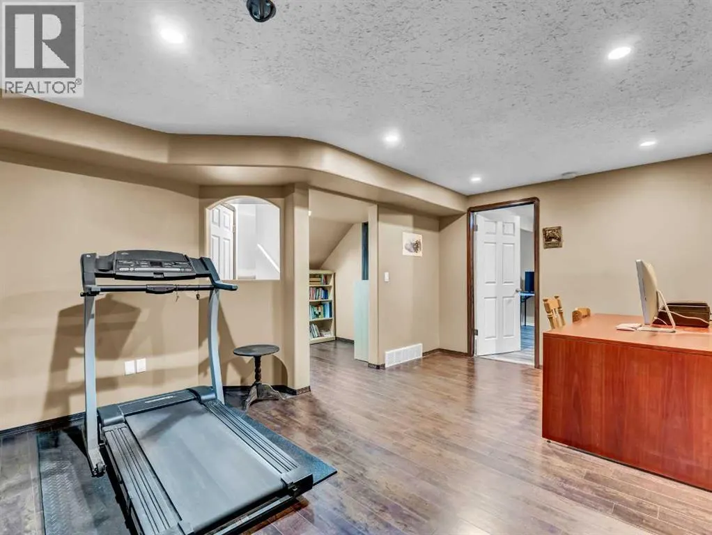 40 Terrace Close NE