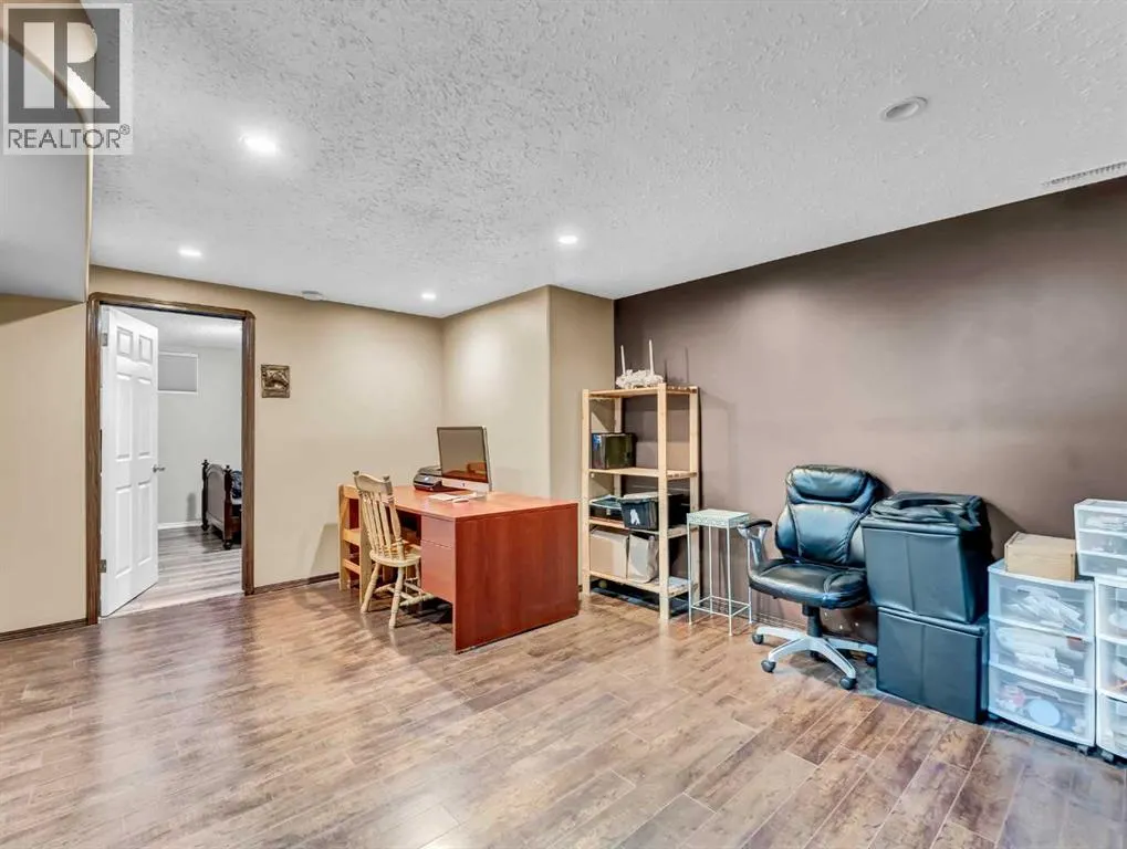 40 Terrace Close NE