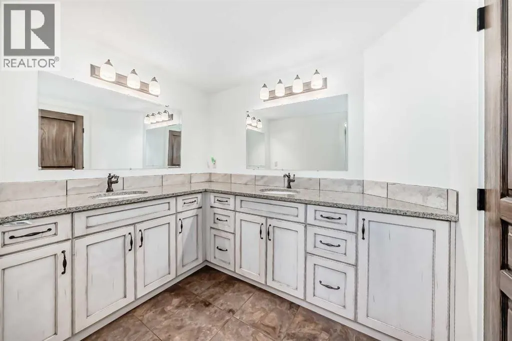 254041 Township Road 435