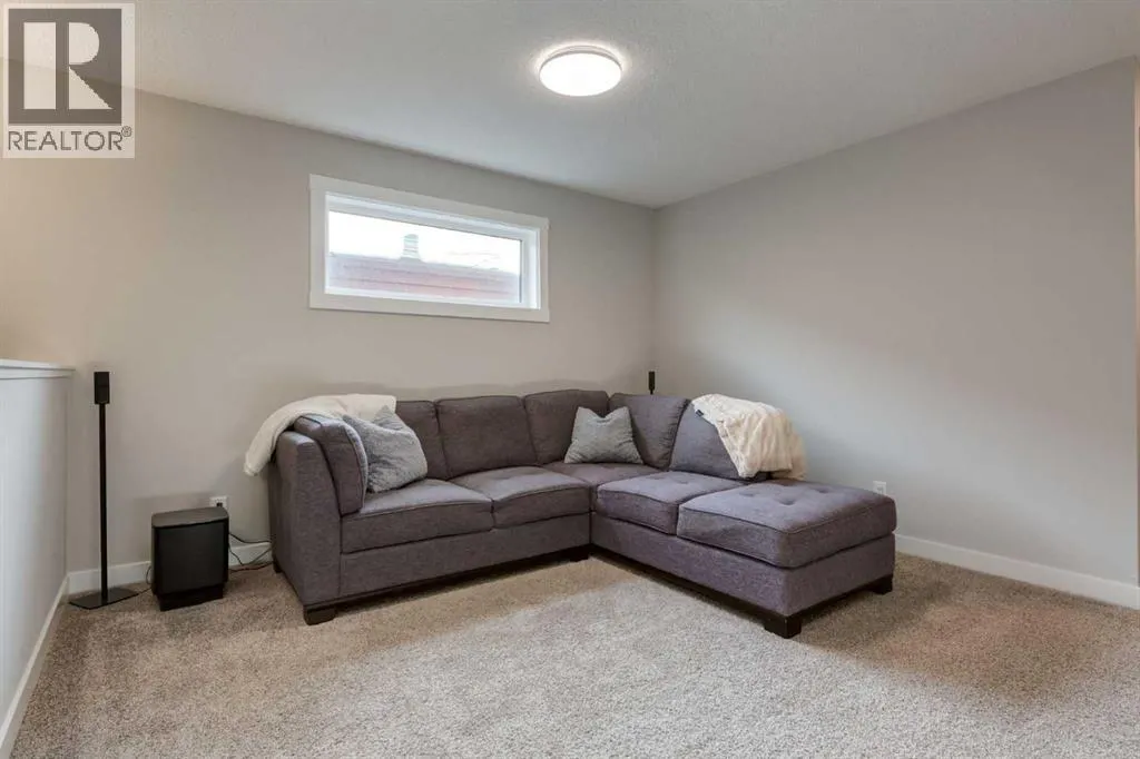 311 Livingston View NW