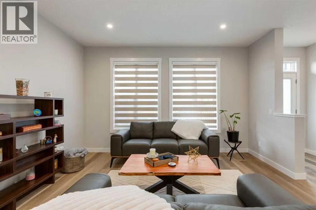 311 Livingston View NW