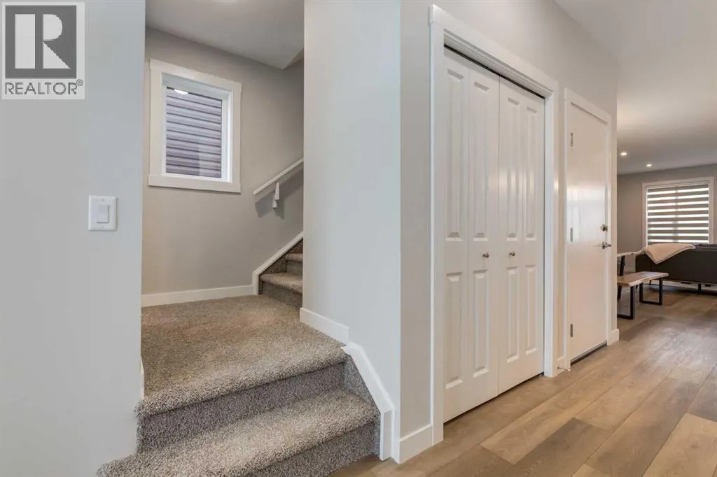 311 Livingston View NW