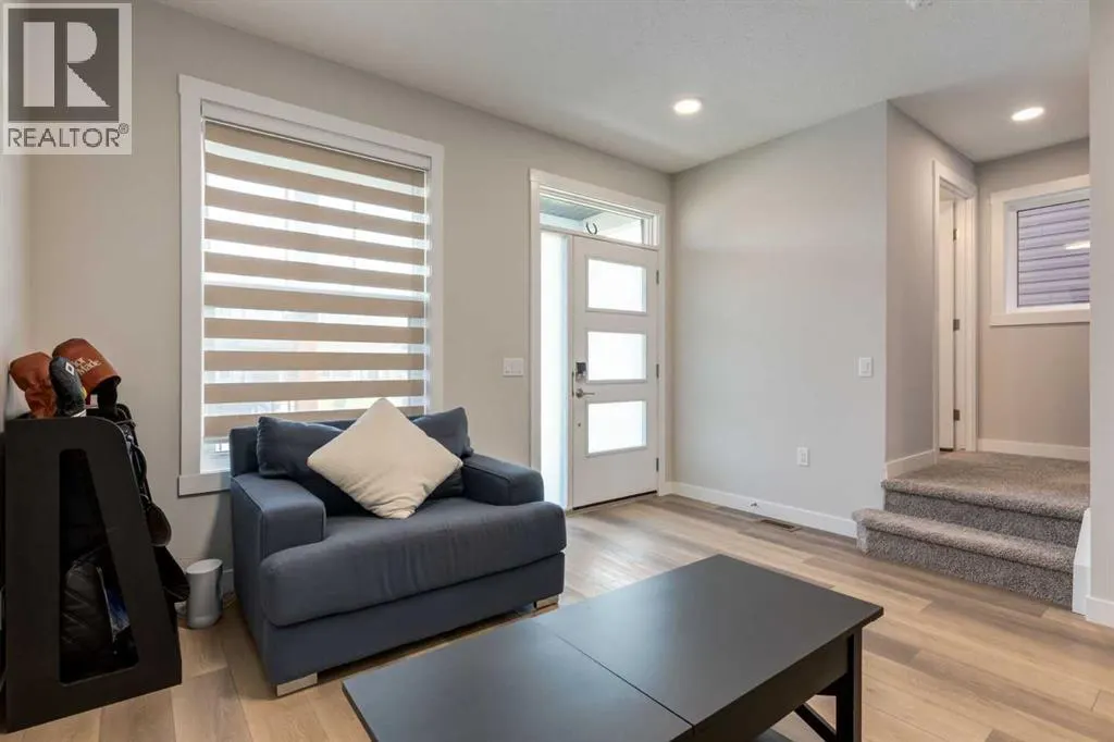311 Livingston View NW