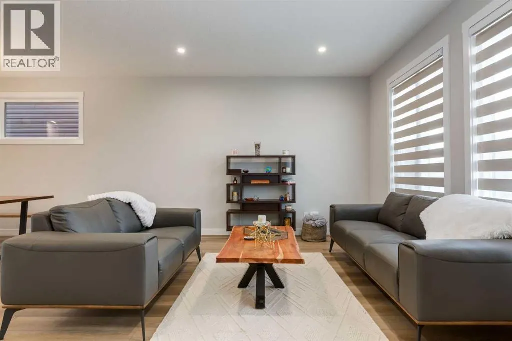 311 Livingston View NW
