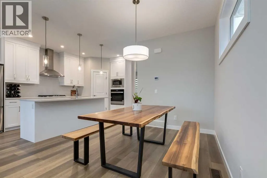 311 Livingston View NW