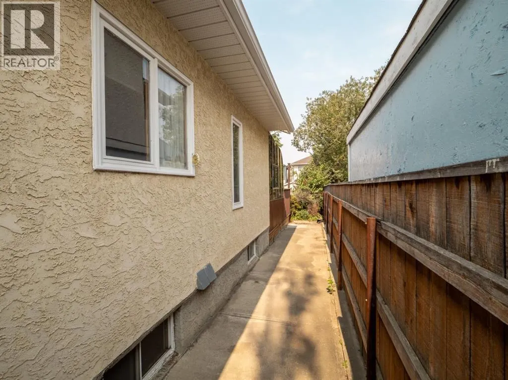 87 Edgewood Boulevard W