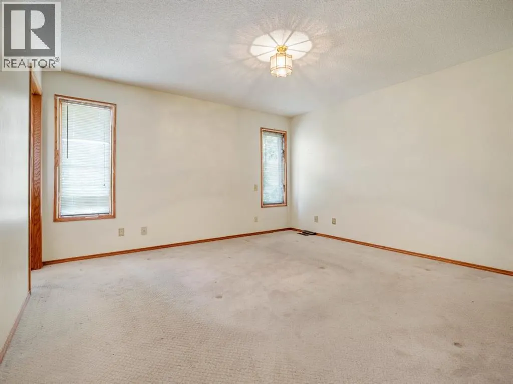 87 Edgewood Boulevard W