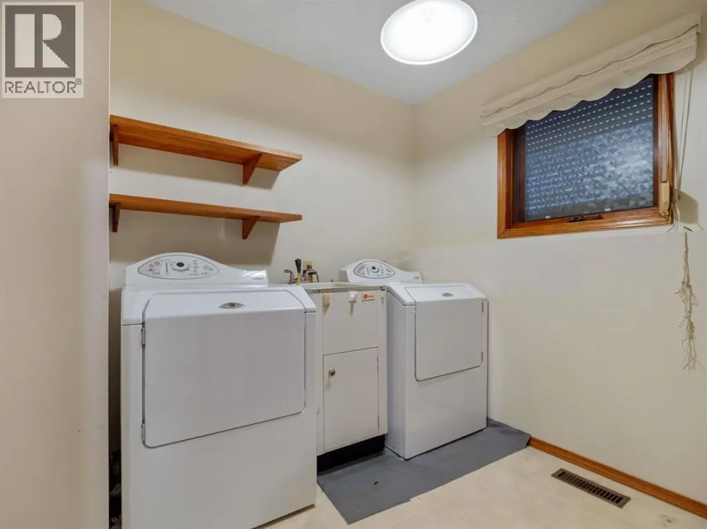 87 Edgewood Boulevard W