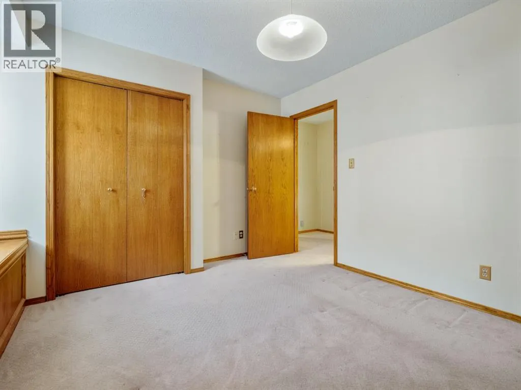 87 Edgewood Boulevard W