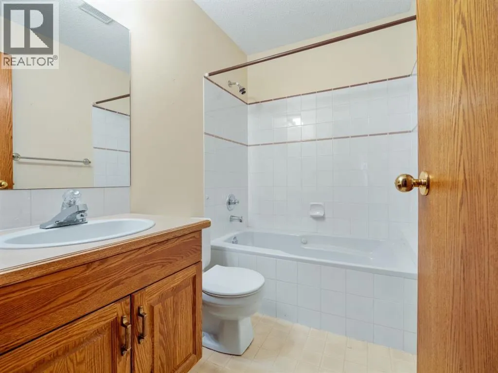 87 Edgewood Boulevard W