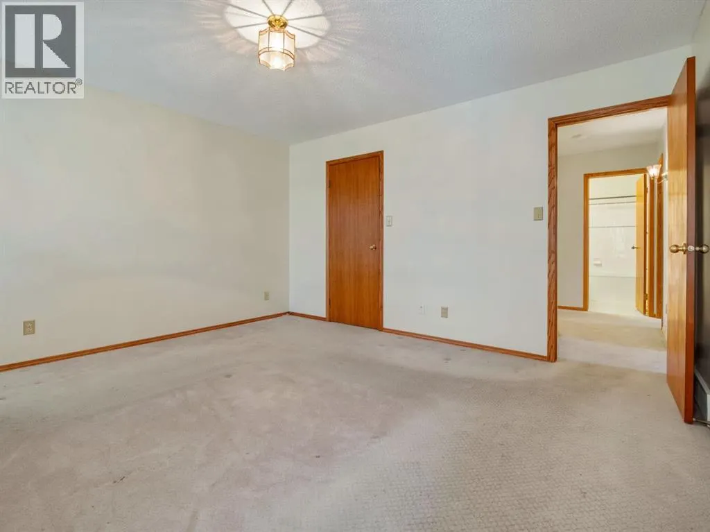 87 Edgewood Boulevard W
