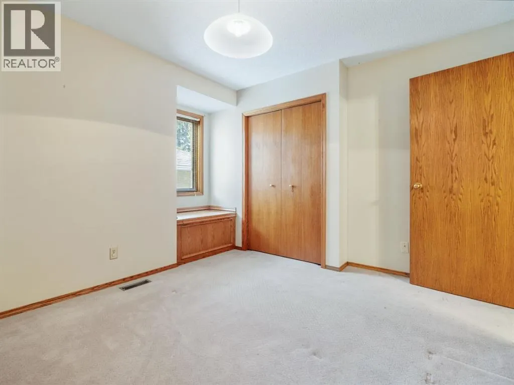 87 Edgewood Boulevard W