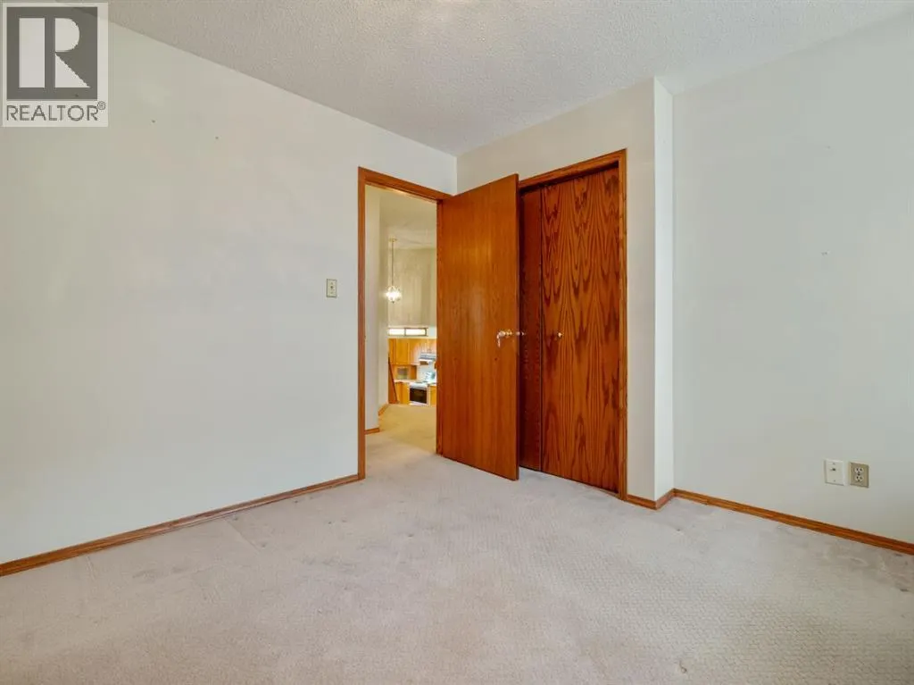 87 Edgewood Boulevard W