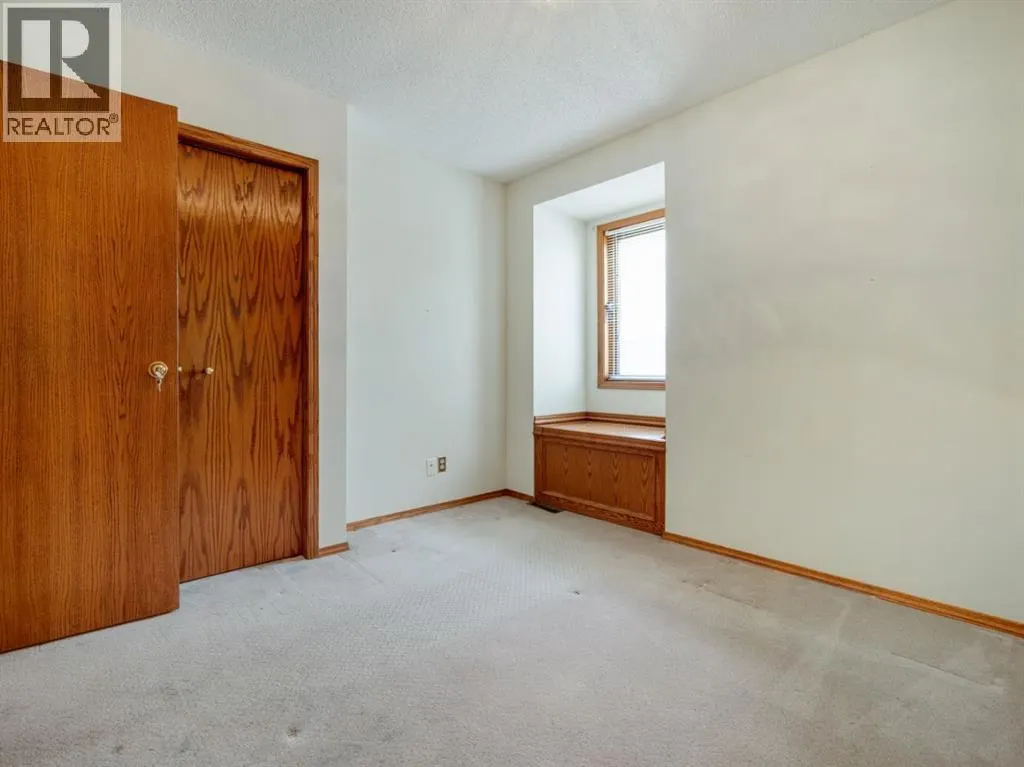 87 Edgewood Boulevard W