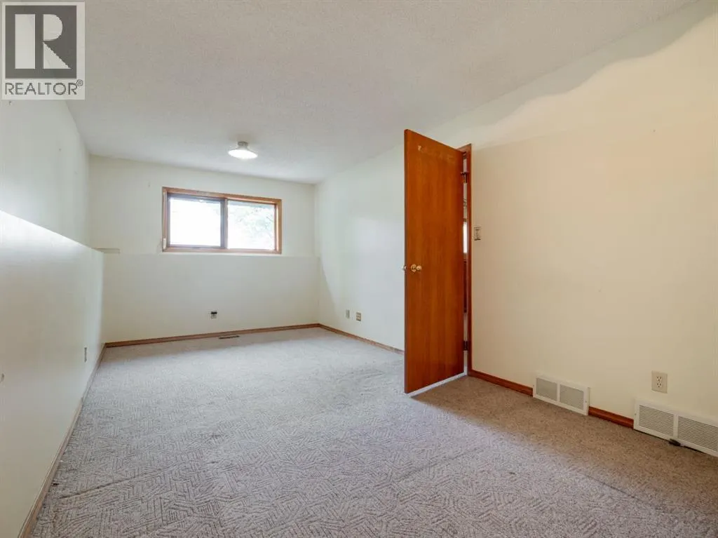 87 Edgewood Boulevard W