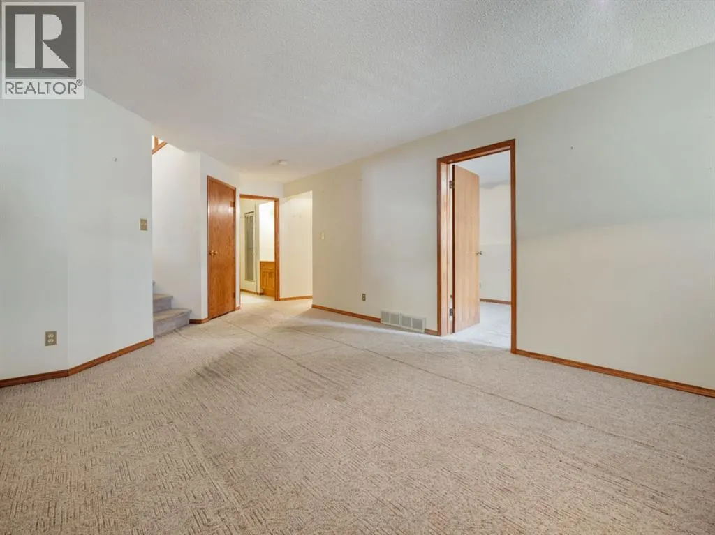 87 Edgewood Boulevard W